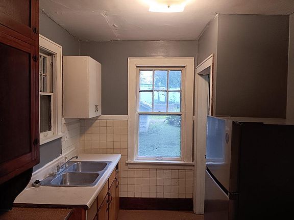 3rd image of 1809 S Stanley St