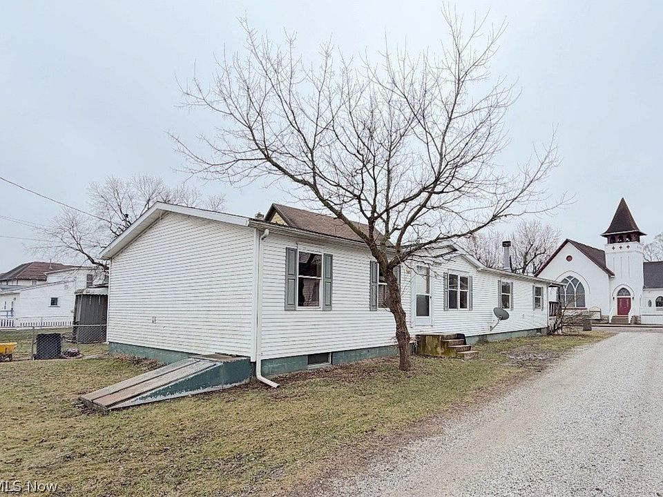 1st image of 527 W 3rd St