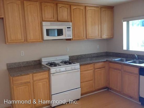 3rd image of 6929 Radford Ave APT 1