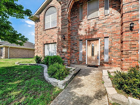 4th image of 1110 Hall Dr