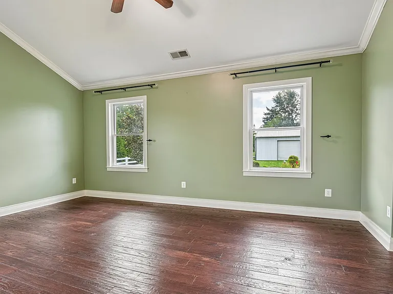 1097 Underwood Rd — Photo 33