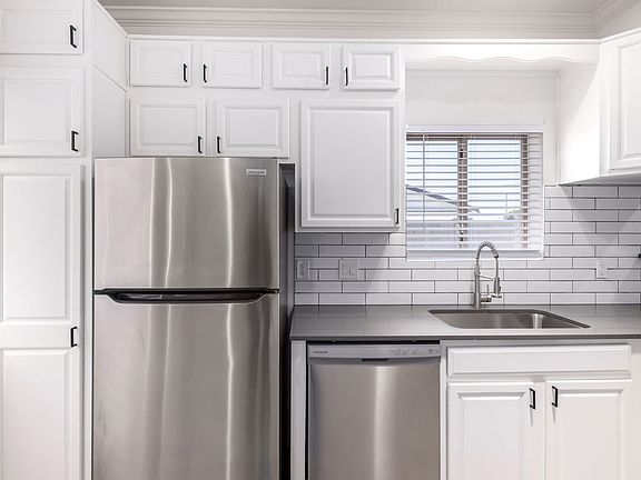 4th image of 111-420 N Horne #420-102