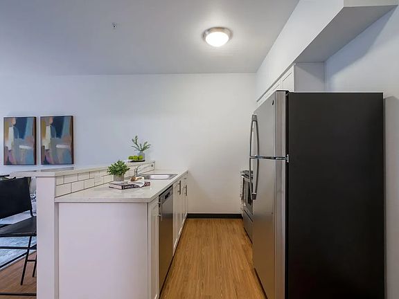 5th image of 7550 N Lombard St #Edaac0462