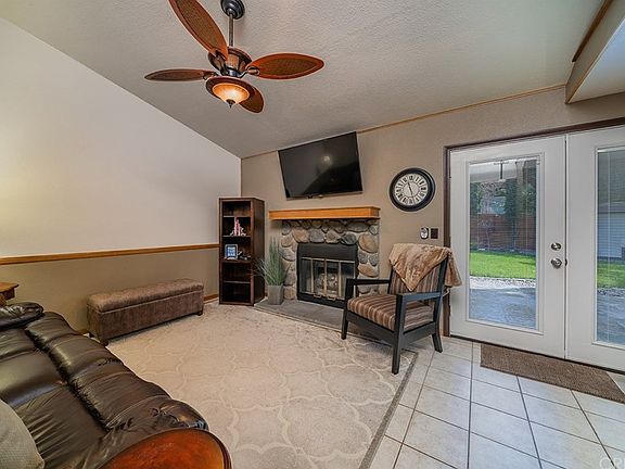 5th image of 26740 Pamela Dr