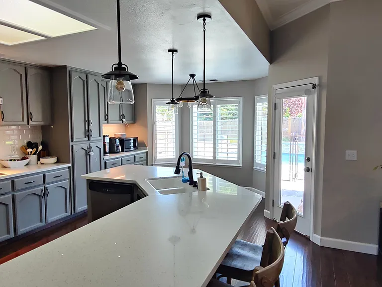 2076 Mesa Ave — Photo 4