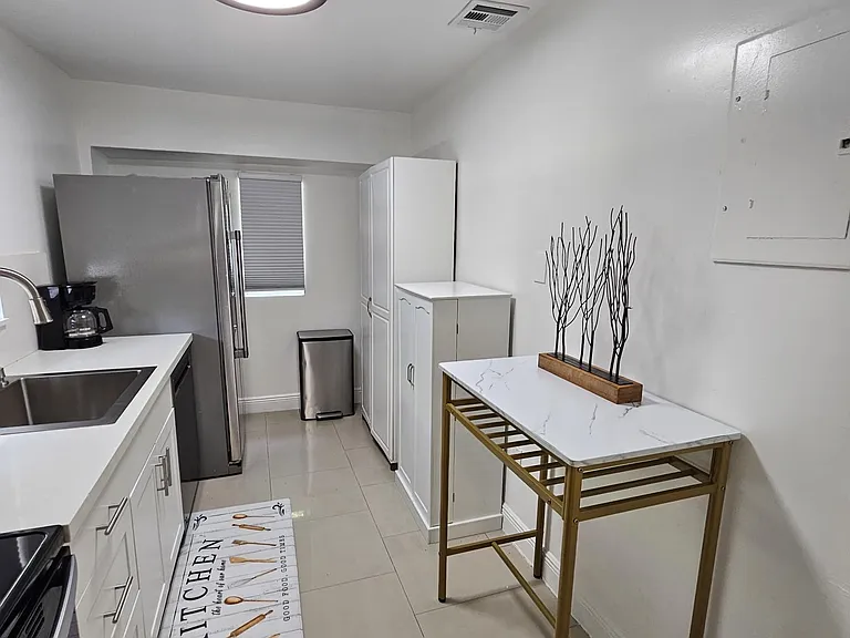 6966 Byron Ave #101 — Photo 26