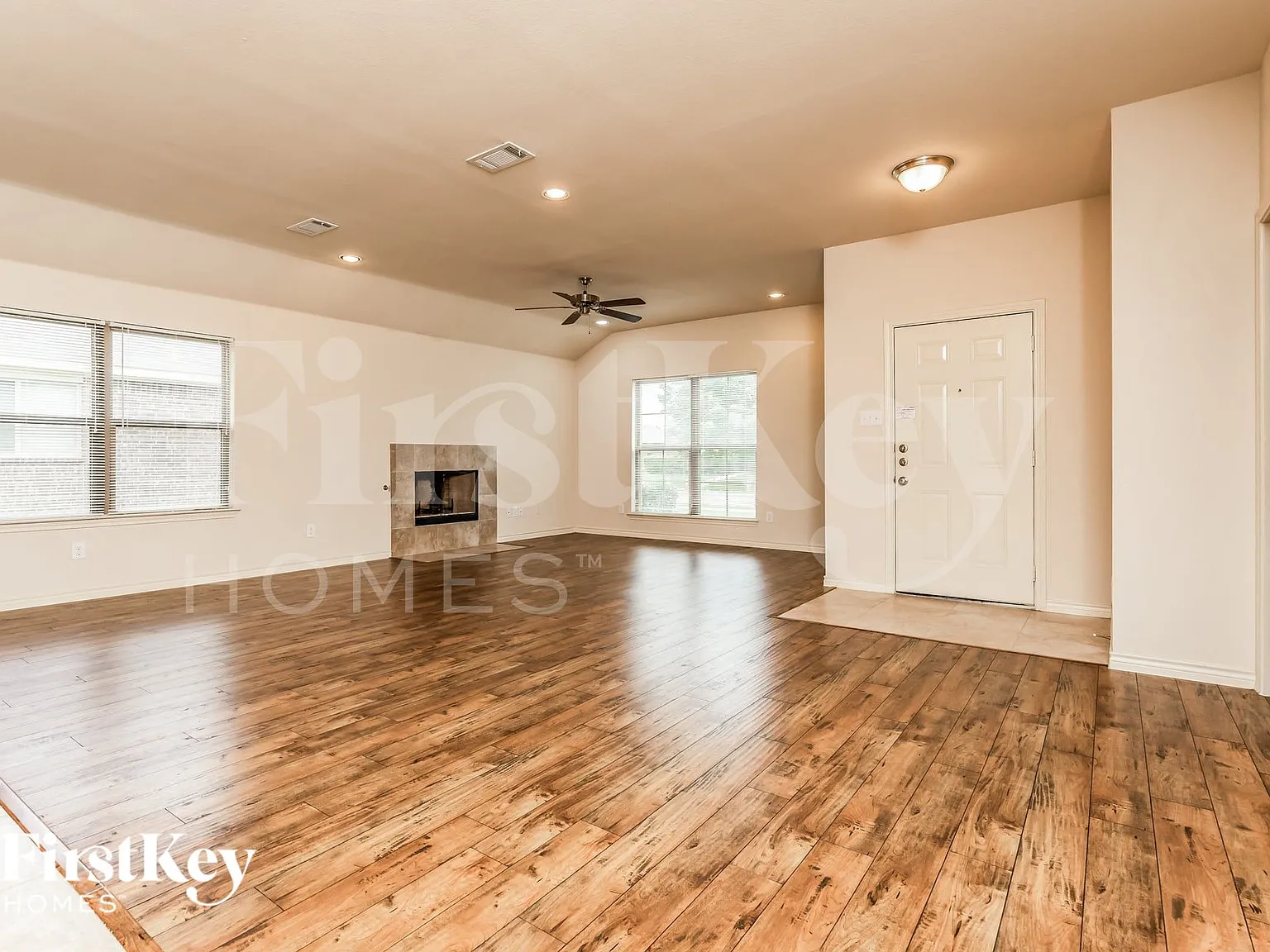 4 bed, 2.0 bath, 1889 sqft, $2,490 — Photo 3