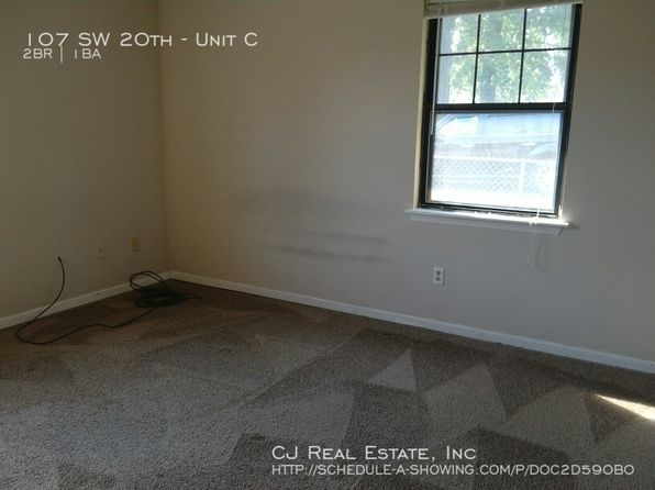 107 SW 20th St APT C, Oak Grove, MO 64075