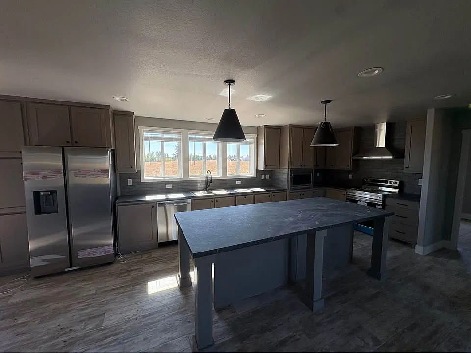 3 bed, 1280 sqft, $1,900 — Photo 4