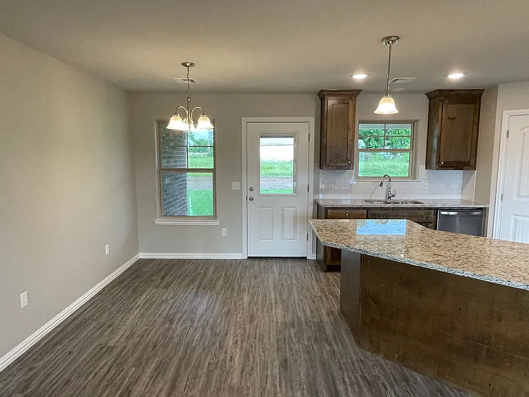 32 Huntington Bch — Photo 9