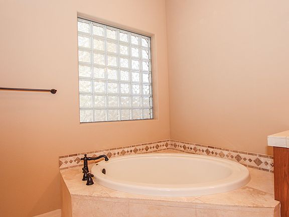 5th image of 226 W Rock Creek Pl