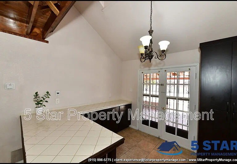 908 Bolivia St — Photo 21
