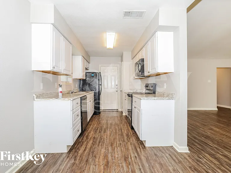 5019 Monteith Dr — Photo 6