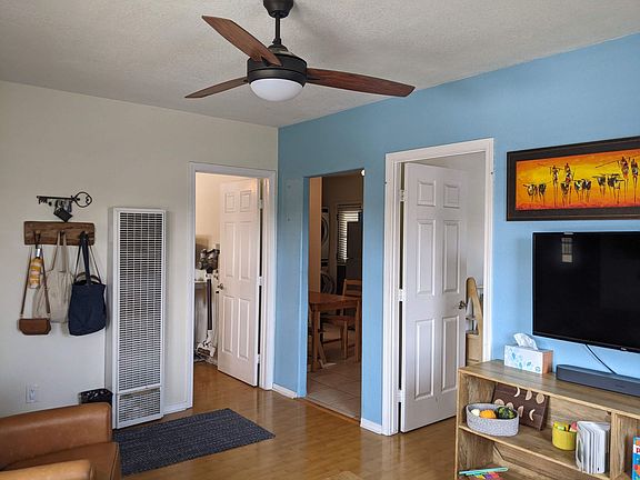 2nd image of 2620-22 E St #2620