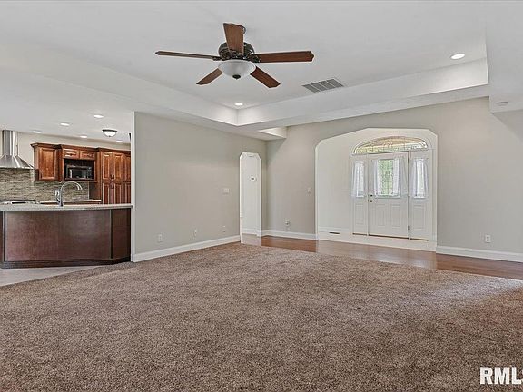3rd image of 3501 Glengate Dr