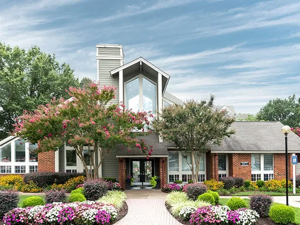 Broadmoor Apartments