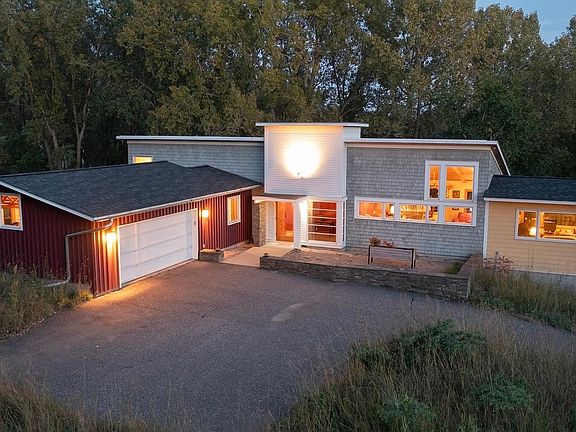 3rd image of 6 Robb Farm Rd