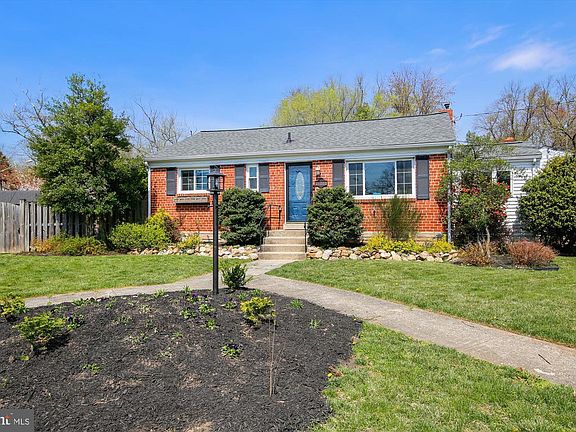 3rd image of 13100 Parkland Dr