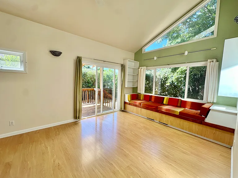 11 Hillview Ave — Photo 9