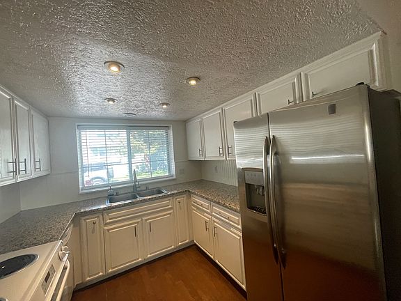 5th image of 1900 E Minaret Cir