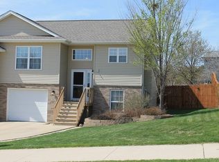 1385 Ozark Rdg, Coralville, IA 52241