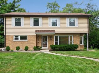 2272 Asbury Rd, Northbrook, IL 60062