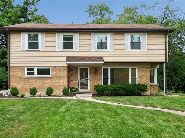 2272 Asbury Rd, Northbrook, IL 60062
