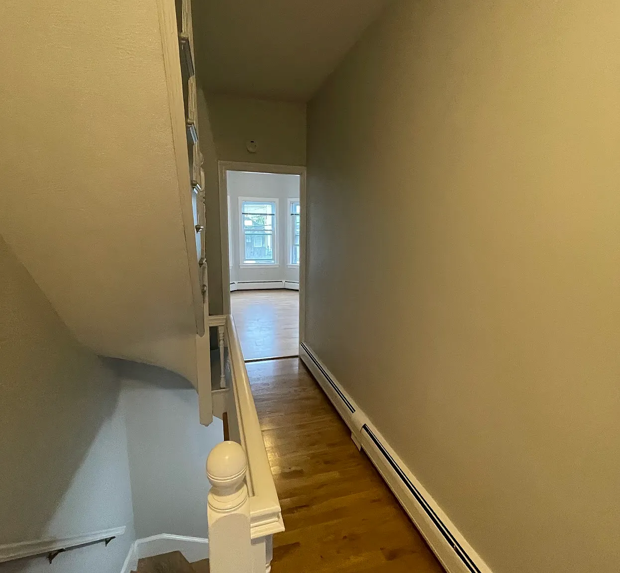 5 bed, 1.5 bath, 1400 sqft, $6,750 — Photo 2