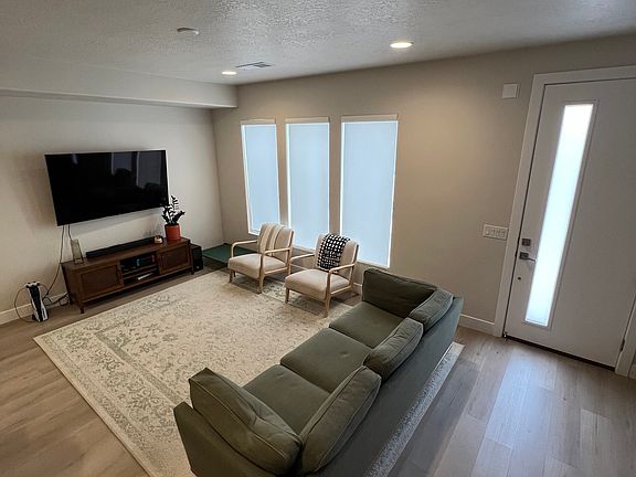 4th image of 836 S American Beech Ln