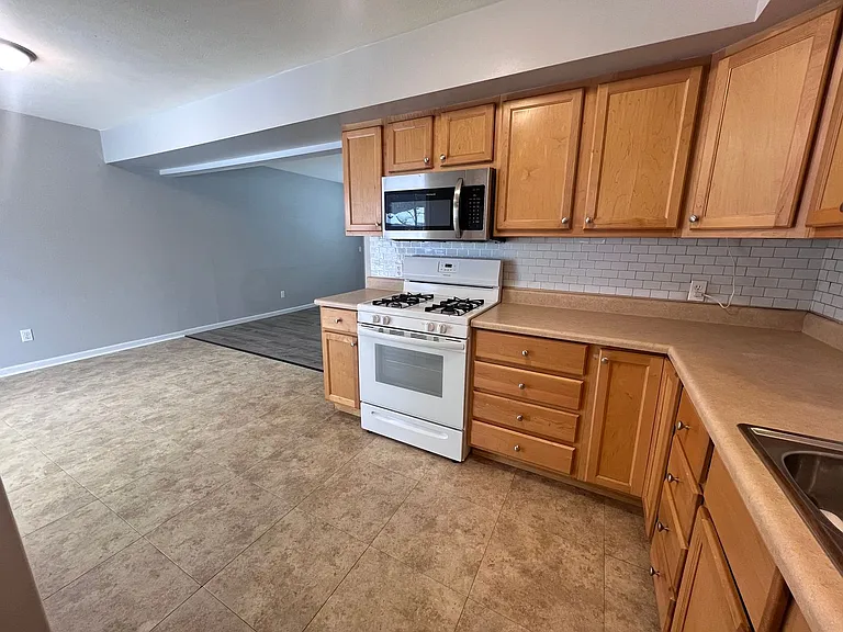 141 Fontenelle St SE — Photo 6