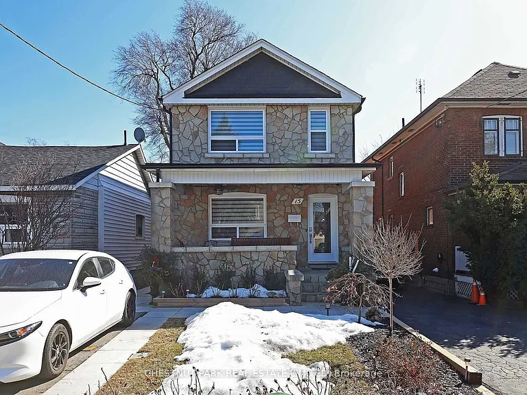 15 Denison Rd W — Photo 1