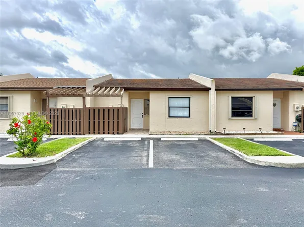 9254 NW 18th St, Hollywood, FL 33024