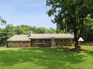 225 River Rd, Hamden, CT 06518