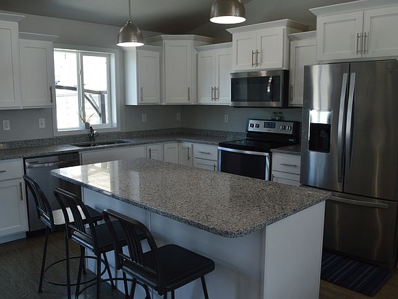3rd image of 1285 Goldenwood Dr