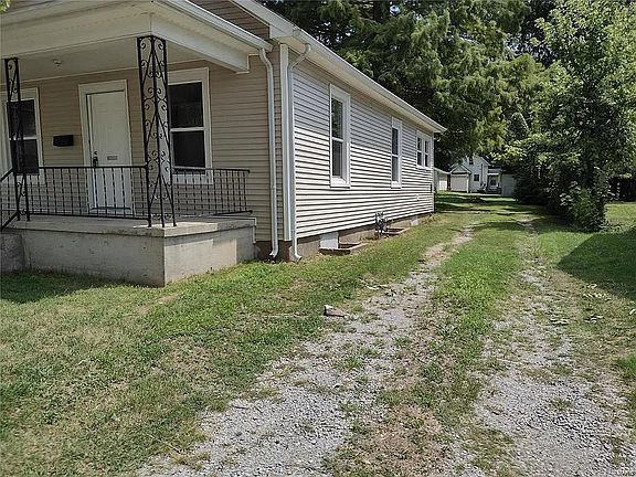 2nd image of 130 S Park St
