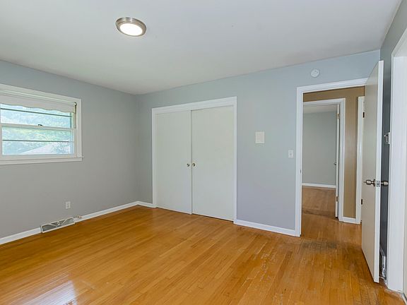 3rd image of 129 E Bridlespur Dr