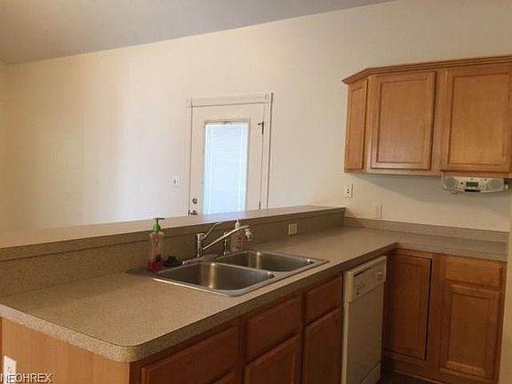 4th image of 3235 Elizabeth Dr #5
