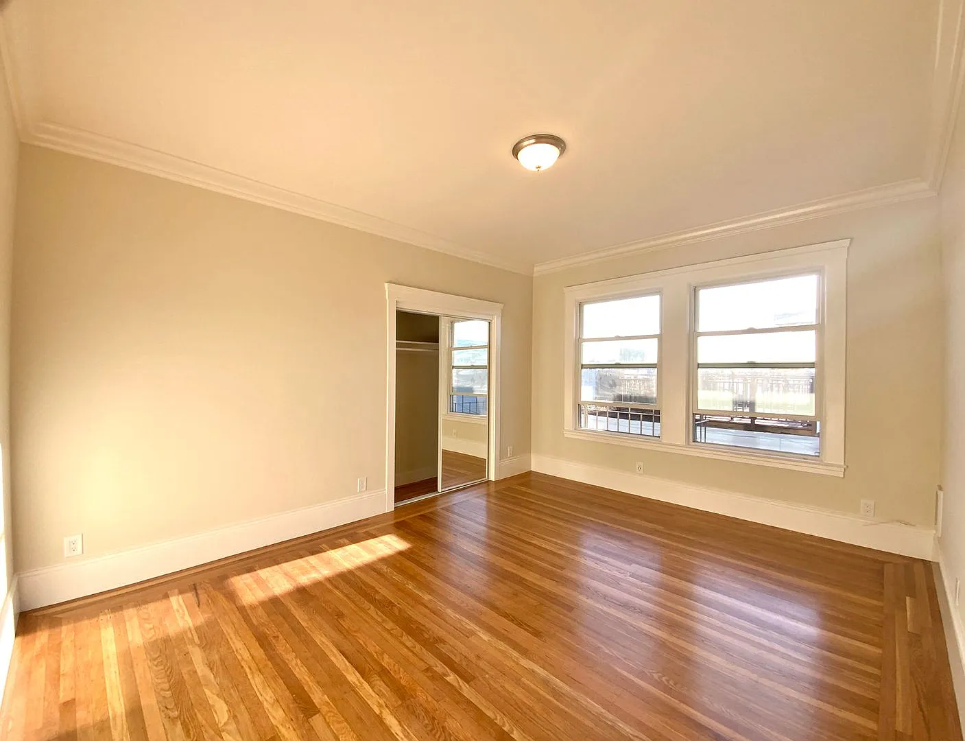 Remodeled 1br/1ba. Top Floor! Parking Avail.! Laundry! Dishwasher! — Photo 4