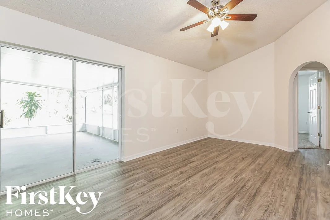 4 bed, 2.0 bath, 1688 sqft, $2,095 — Photo 3