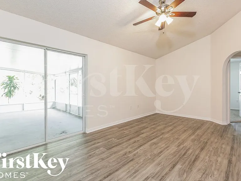 1517 Fairlight St NW — Photo 3