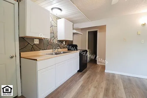 501 N Broadway St Photo 1