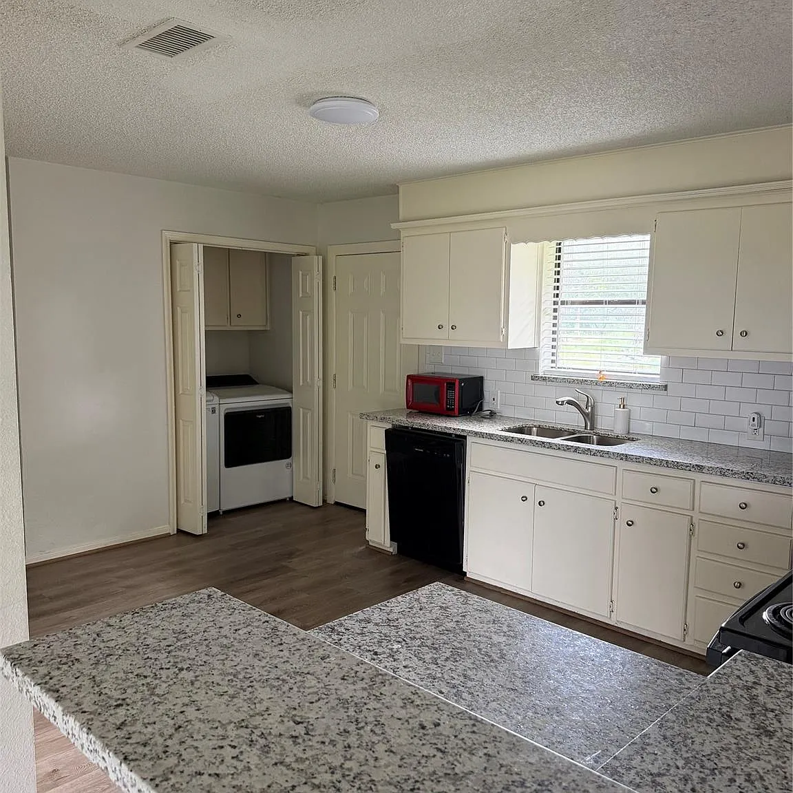 3 bed, 2.0 bath, 1528 sqft, $1,700 — Photo 4
