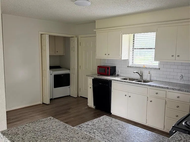 151 Country Oaks St — Photo 4