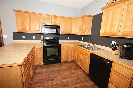3rd image of 1409 Meadowbrooke Ln