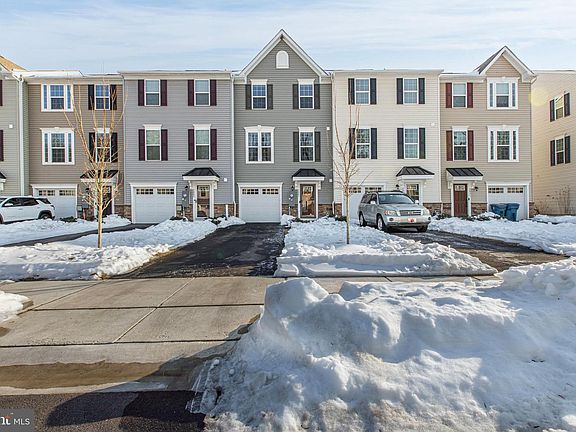 3rd image of 2047 Rivers Dr