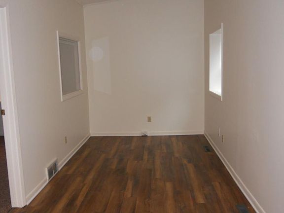 5th image of 437 Franklin St