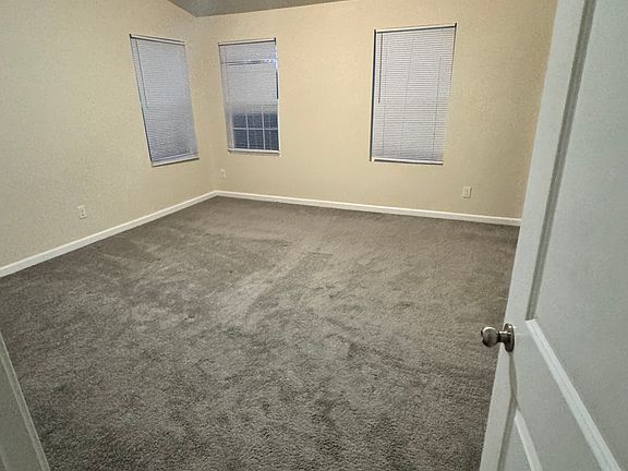 5th image of 585 Merchant St