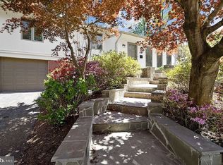 6421 Kenhowe Dr, Bethesda, MD 20817