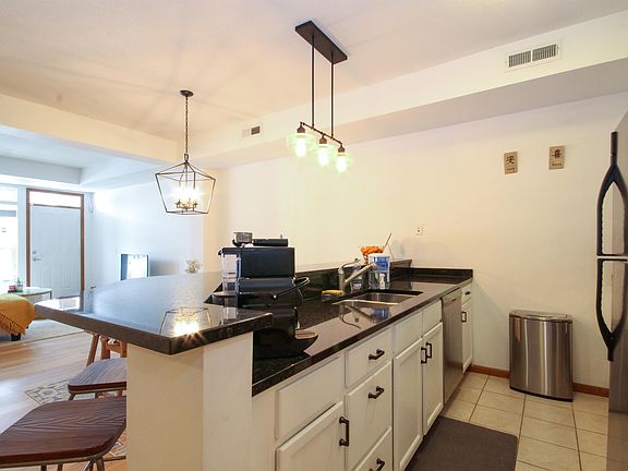 4th image of 2550 38th Ave NE Unit 115