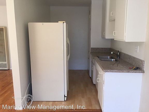 4th image of 1426 Manhattan Beach Blvd APT B